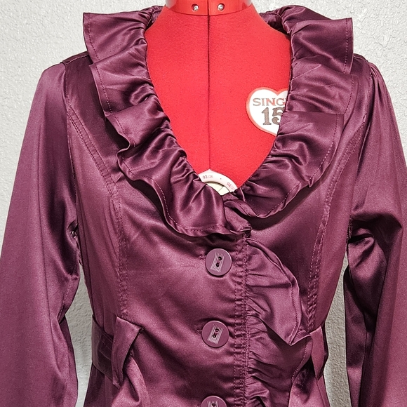 Elegant Ruffle Jacket / Blazer - Picture 3 of 8